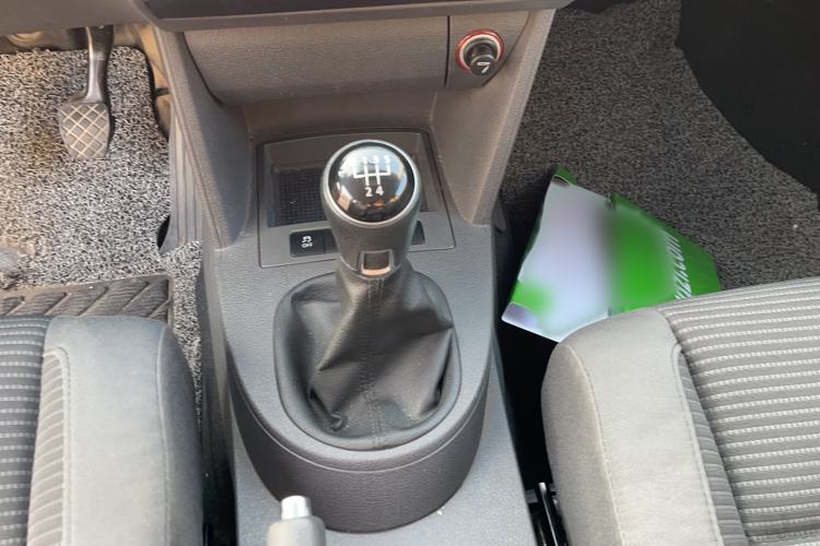 Used Volkswagen Touran 2015 1.4T Manual Fashion Edition 5-Seater Gear Lever