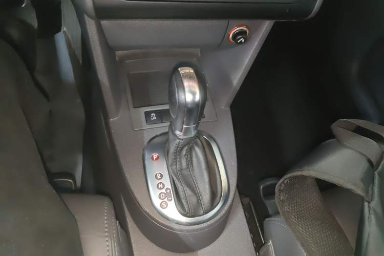Used Volkswagen Touran 2015 1.4T DSG Comfort Edition 5 Seats Gear Lever