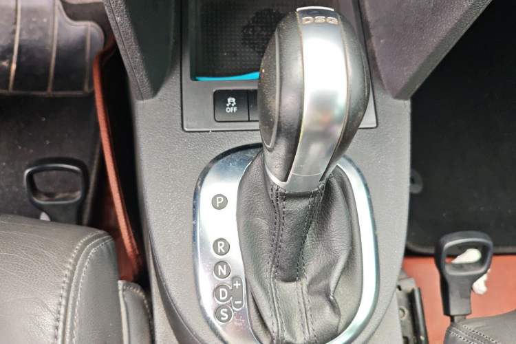 Used Volkswagen Touran 2015 1.4T DSG Comfort Edition 5 Seats Gear Lever