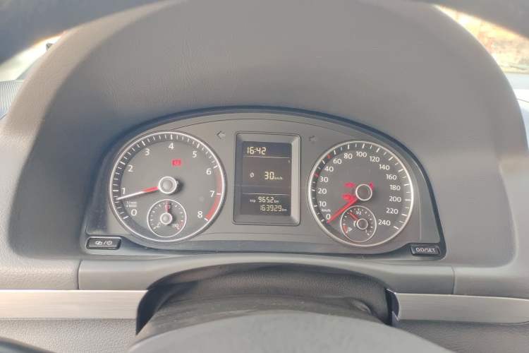 Used Volkswagen Touran 2015 1.4T Manual Fashion Edition 5-Seater Instrument Cluster