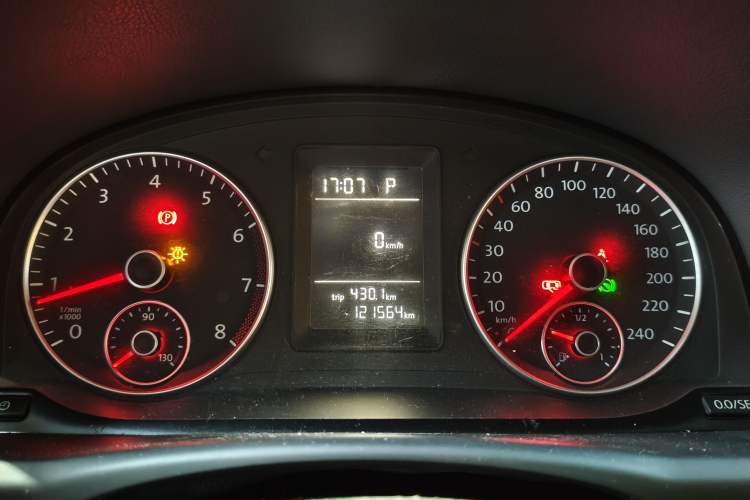 Used Volkswagen Touran 2015 1.4T DSG Comfort Edition 5 Seats Instrument Cluster