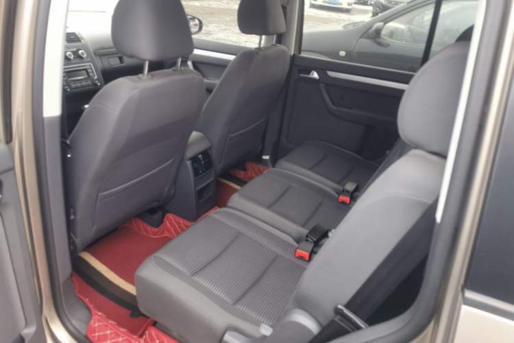Used Volkswagen Touran 2015 1.4T Manual Fashion Edition 5-Seater Interior 1
