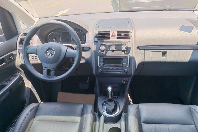 Used Volkswagen Touran 2015 1.4T DSG Comfort Edition 5 Seats Interior 1