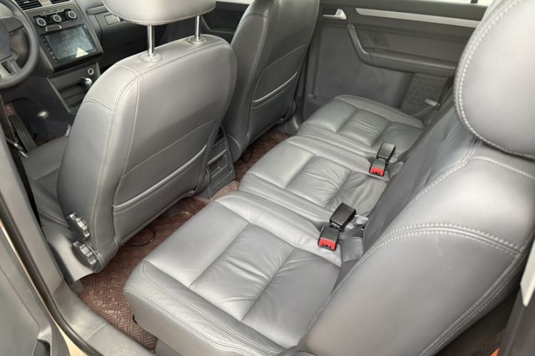 Used Volkswagen Touran 2015 1.4T DSG Comfort Edition 5 Seats Interior 2