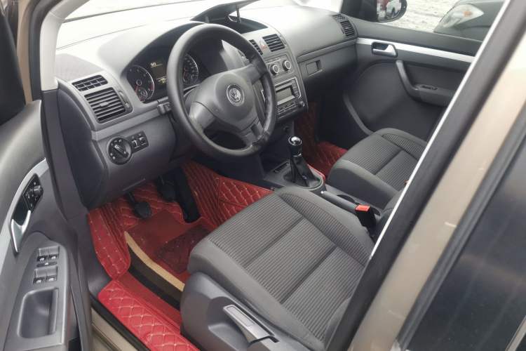 Used Volkswagen Touran 2015 1.4T Manual Fashion Edition 5-Seater Interior 2