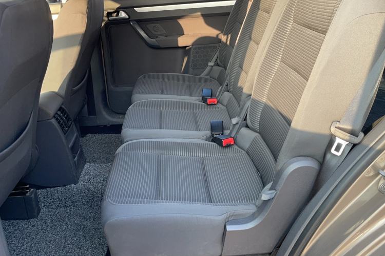 Used Volkswagen Touran 2015 1.4T Manual Fashion Edition 5-Seater Interior 2