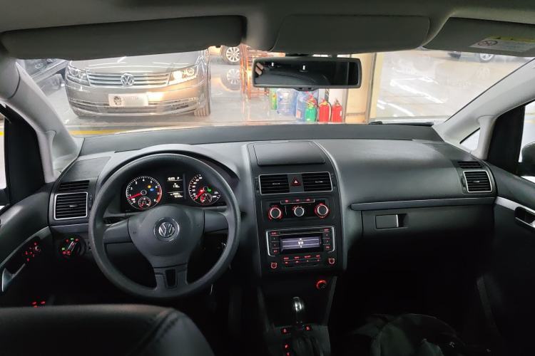 Used Volkswagen Touran 2015 1.4T DSG Comfort Edition 5 Seats Interior 2