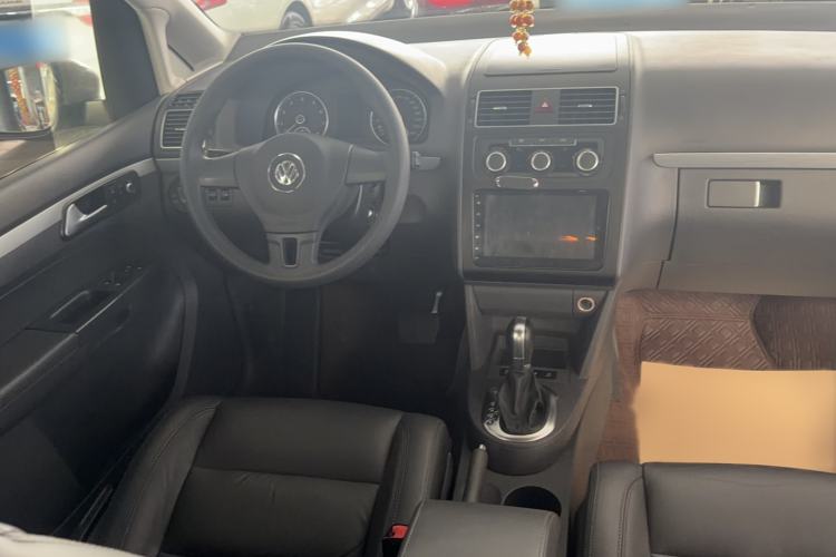 Used Volkswagen Touran 2015 1.4T DSG Comfort Edition 5 Seats Interior 3