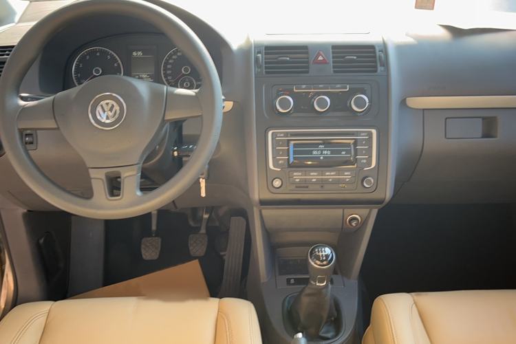 Used Volkswagen Touran 2015 1.4T Manual Fashion Edition 5-Seater Interior 3