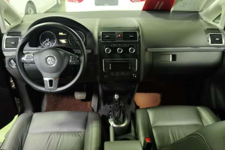 Used Volkswagen Touran 2015 1.4T DSG Comfort Edition 5 Seats Interior 3