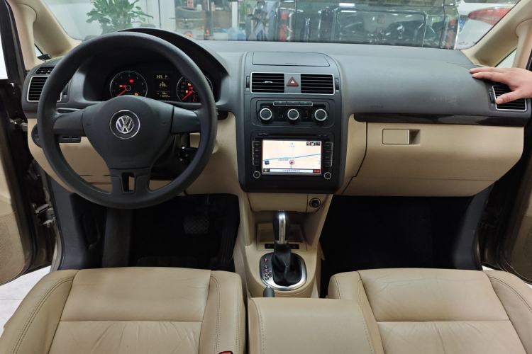 Used Volkswagen Touran 2015 1.4T DSG Comfort Edition 5 Seats Interior 3