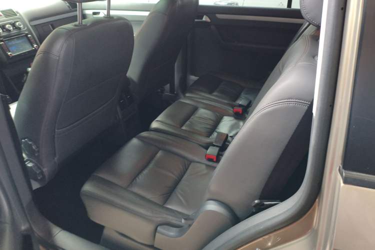 Used Volkswagen Touran 2015 1.4T DSG Comfort Edition 5 Seats Interior 4