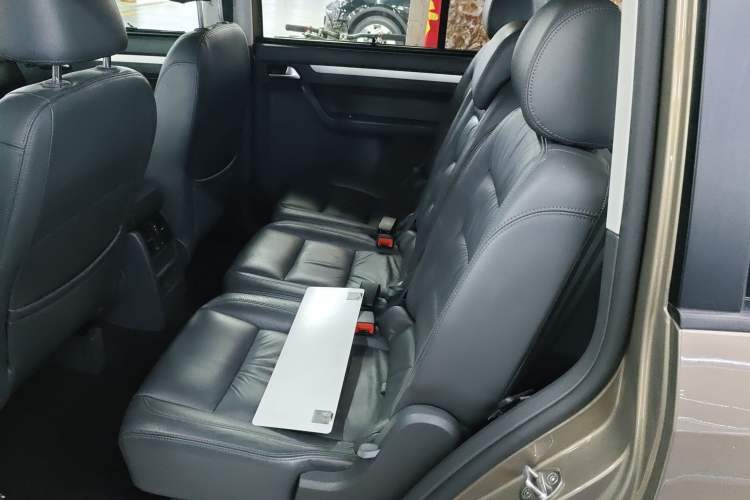 Used Volkswagen Touran 2015 1.4T DSG Comfort Edition 5 Seats Interior 4
