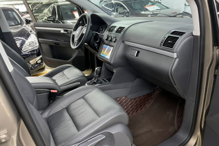 Used Volkswagen Touran 2015 1.4T DSG Comfort Edition 5 Seats Interior 5