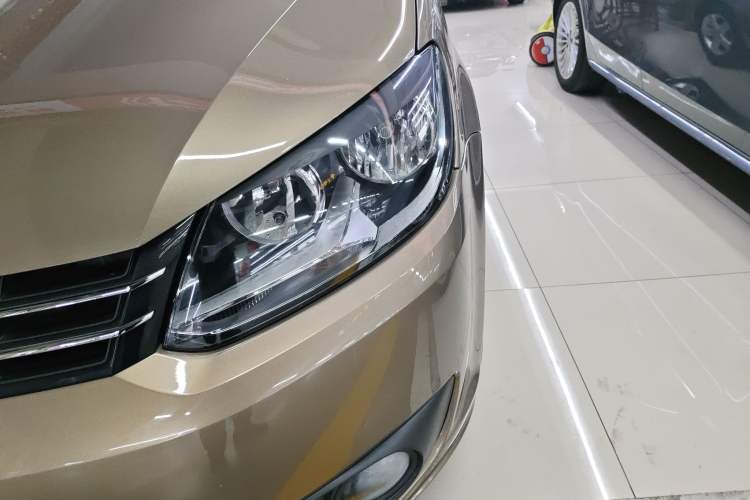 Used Volkswagen Touran 2015 1.4T DSG Comfort Edition 5 Seats Left Front Headlight