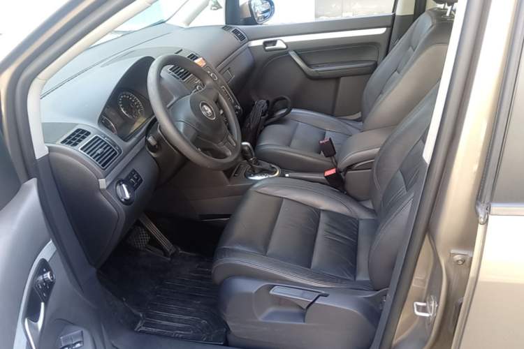 Used Volkswagen Touran 2015 1.4T DSG Comfort Edition 5 Seats Left Front Seat