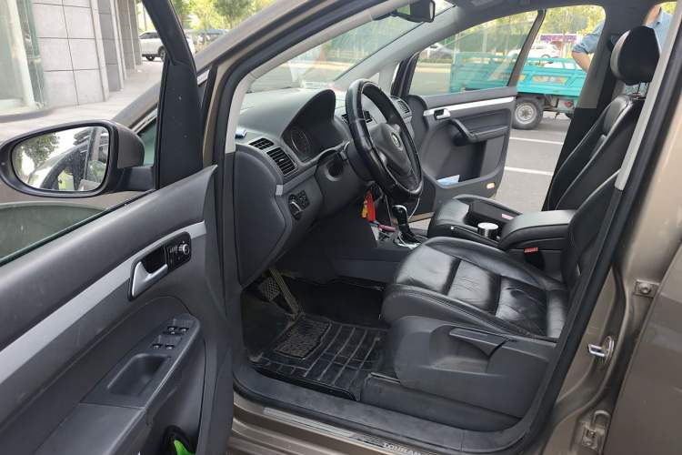 Used Volkswagen Touran 2015 1.4T DSG Comfort Edition 5 Seats Left Front Seat