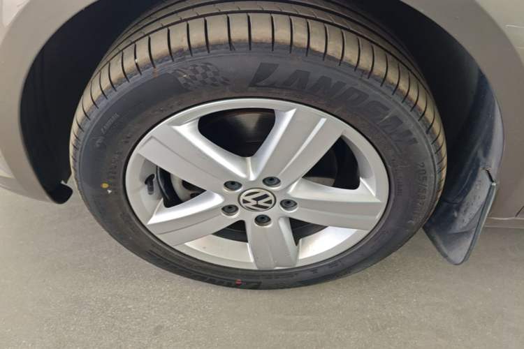 Used Volkswagen Touran 2015 1.4T DSG Comfort Edition 5 Seats Left Front Wheel Hub