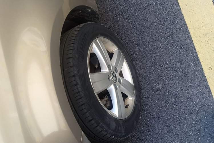 Used Volkswagen Touran 2015 1.4T DSG Comfort Edition 5 Seats Left Front Wheel Hub