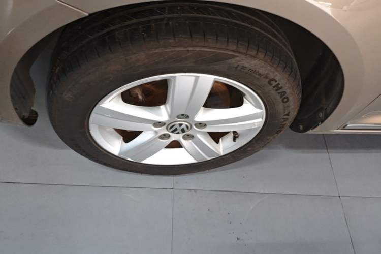 Used Volkswagen Touran 2015 1.4T DSG Comfort Edition 5 Seats Left Front Wheel Hub