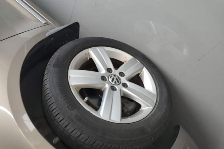 Used Volkswagen Touran 2015 1.4T DSG Comfort Edition 5 Seats Left Front Wheel Hub