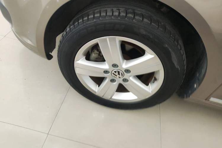 Used Volkswagen Touran 2015 1.4T DSG Comfort Edition 5 Seats Left Front Wheel Hub