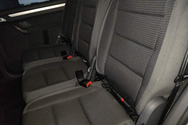 Used Volkswagen Touran 2015 1.4T Manual Fashion Edition 5-Seater Left Rear Seat