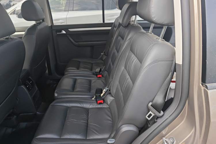 Used Volkswagen Touran 2015 1.4T DSG Comfort Edition 5 Seats Left Rear Seat