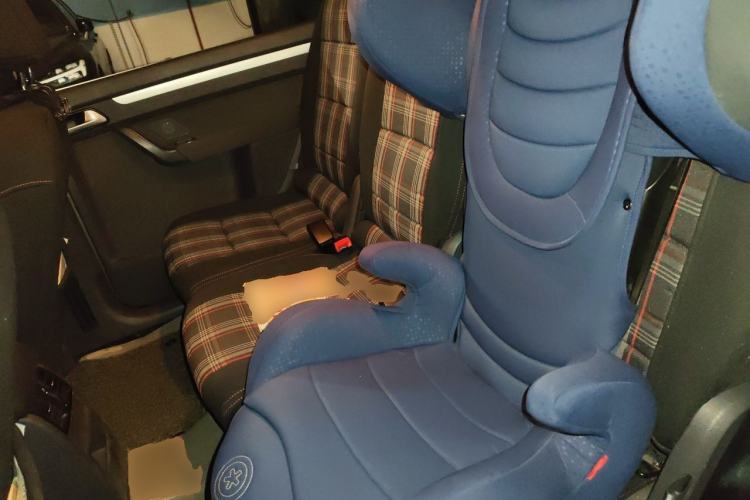 Used Volkswagen Touran 2015 1.4T Manual Fashion Edition 5-Seater Left Rear Seat