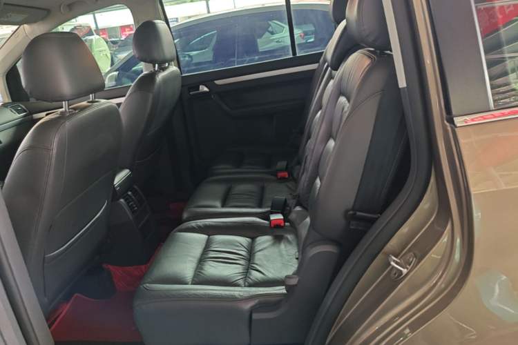 Used Volkswagen Touran 2015 1.4T DSG Comfort Edition 5 Seats Left Rear Seat