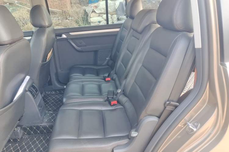 Used Volkswagen Touran 2015 1.4T Manual Fashion Edition 5-Seater Left Rear Seat