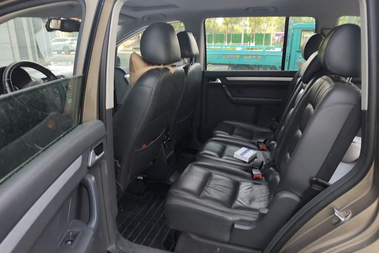 Used Volkswagen Touran 2015 1.4T DSG Comfort Edition 5 Seats Left Rear Seat