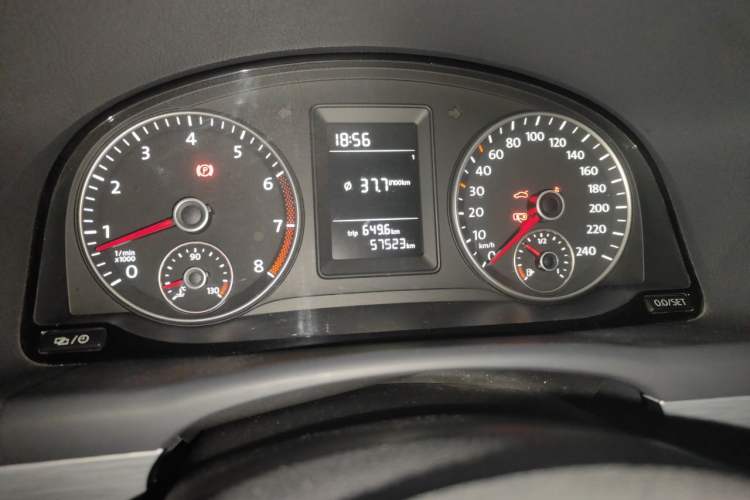 Used Volkswagen Touran 2015 1.4T Manual Fashion Edition 5-Seater Odometer Close Up