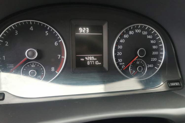 Used Volkswagen Touran 2015 1.4T Manual Fashion Edition 5-Seater Odometer Close Up