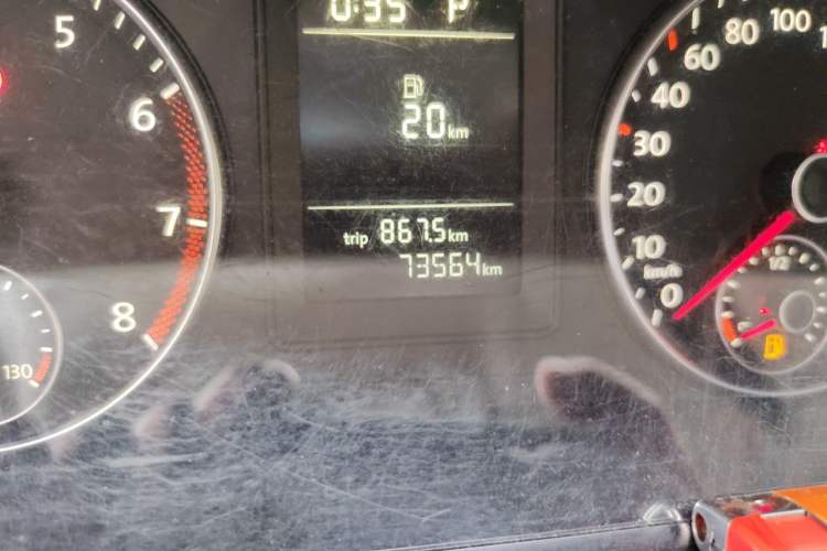 Used Volkswagen Touran 2015 1.4T DSG Comfort Edition 5 Seats Odometer Close Up