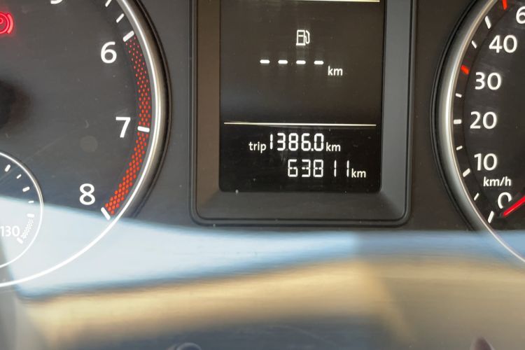 Used Volkswagen Touran 2015 1.4T Manual Fashion Edition 5-Seater Odometer Close Up