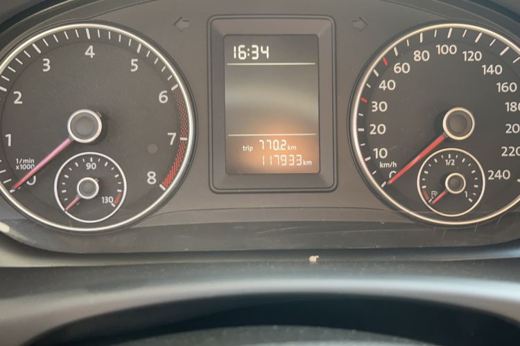 Used Volkswagen Touran 2015 1.4T Manual Fashion Edition 5-Seater Odometer Close Up
