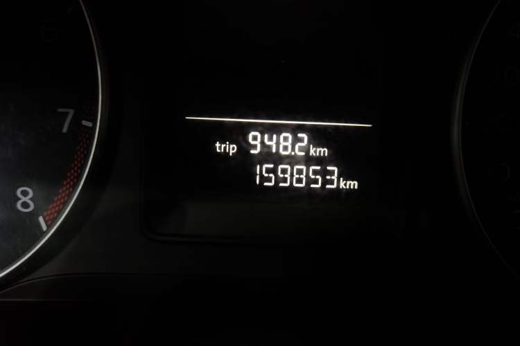 Used Volkswagen Touran 2015 1.4T DSG Comfort Edition 5 Seats Odometer Close Up