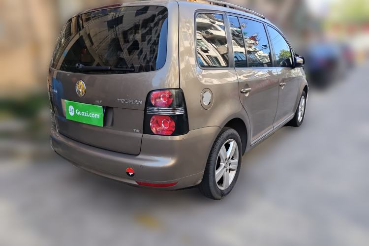 Used Volkswagen Touran 2015 1.4T DSG Comfort Edition 5 Seats Rear Right 45 Deg
