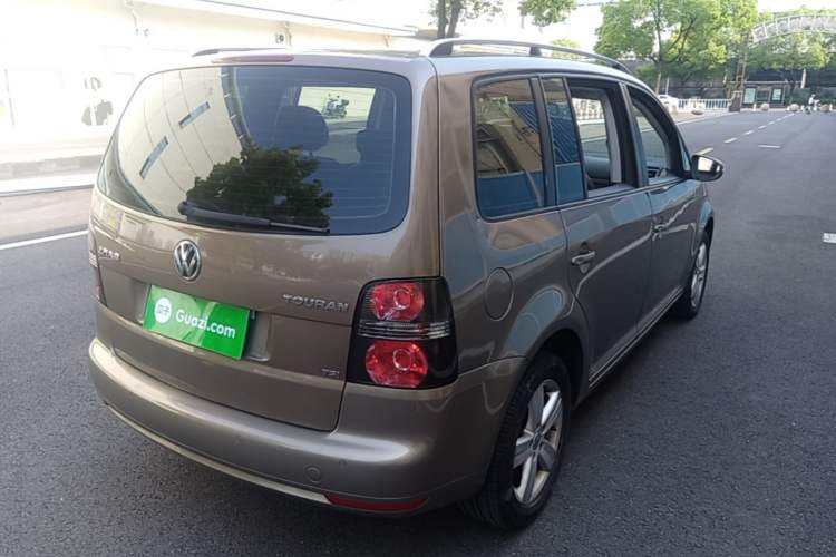 Used Volkswagen Touran 2015 1.4T DSG Comfort Edition 5 Seats Rear Right 45 Deg
