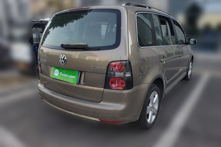 Used Volkswagen Touran 2015 1.4T DSG Comfort Edition 5 Seats Rear Right 45 Deg