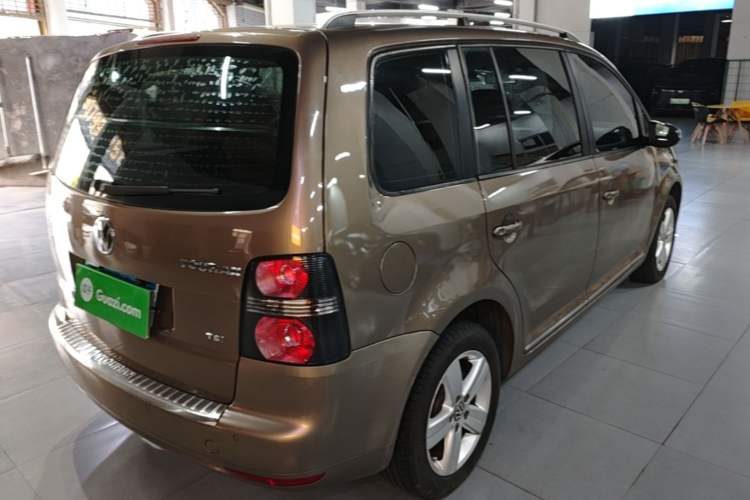 Used Volkswagen Touran 2015 1.4T DSG Comfort Edition 5 Seats Rear Right 45 Deg