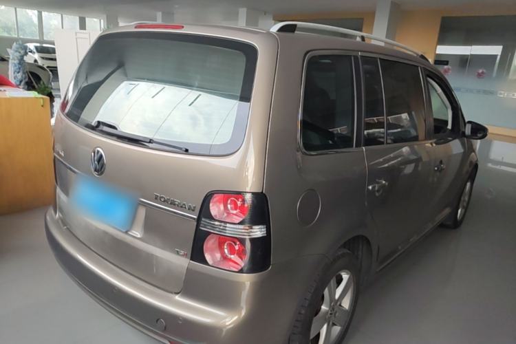 Used Volkswagen Touran 2015 1.4T DSG Comfort Edition 5 Seats Rear Right 45 Deg