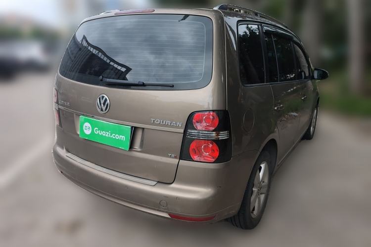 Used Volkswagen Touran 2015 1.4T DSG Comfort Edition 5 Seats Rear Right 45 Deg