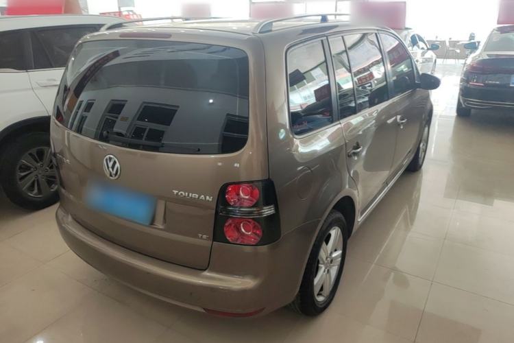 Used Volkswagen Touran 2015 1.4T DSG Comfort Edition 5 Seats Rear Right 45 Deg