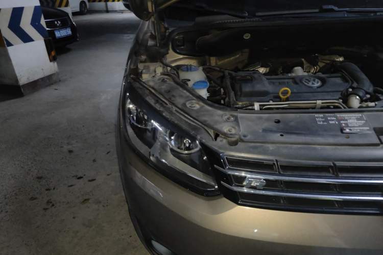 Used Volkswagen Touran 2015 1.4T Manual Fashion Edition 5-Seater Right Front Headlight