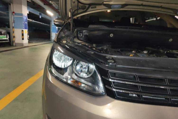 Used Volkswagen Touran 2015 1.4T Manual Fashion Edition 5-Seater Right Front Headlight