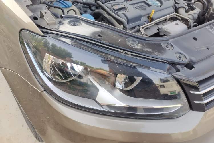 Used Volkswagen Touran 2015 1.4T Manual Fashion Edition 5-Seater Right Front Headlight