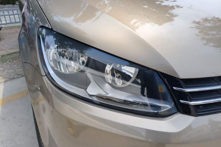 Used Volkswagen Touran 2015 1.4T DSG Comfort Edition 5 Seats Right Front Headlight