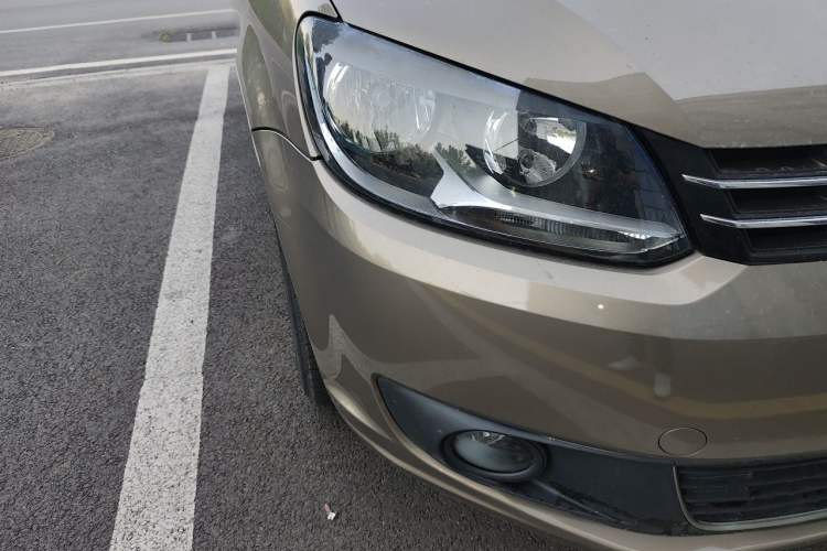 Used Volkswagen Touran 2015 1.4T DSG Comfort Edition 5 Seats Right Front Headlight